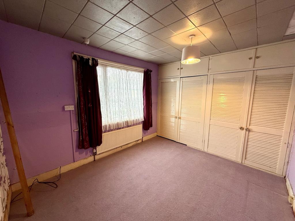 Lot: 132 - THREE-BEDROOM HOUSE FOR IMPROVEMENT - Bedroom 1